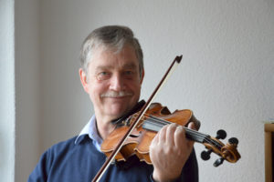 Porträt Andreas Goretzky, Geigenlehrer und Violinist - Geigenlehrer für den Geigenunterricht zu Hause im Norden Berlins